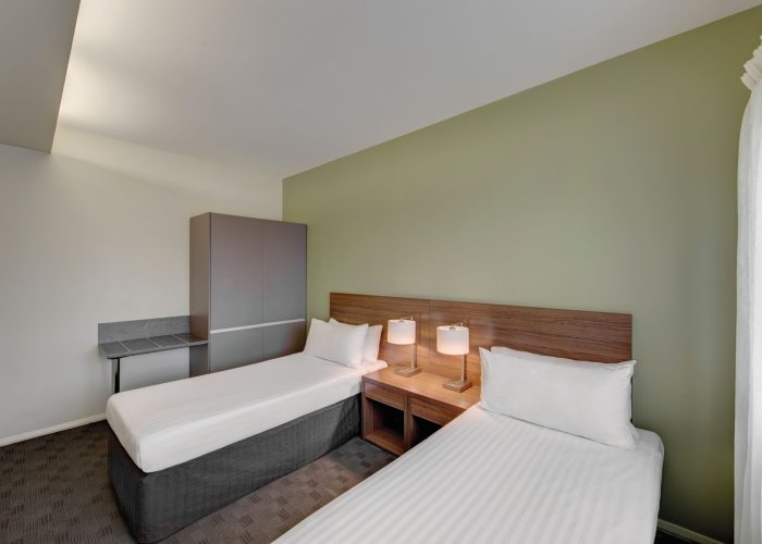 travelodge-hotel-hobart-airport-executive-room-bedroom-twin-02-2016
