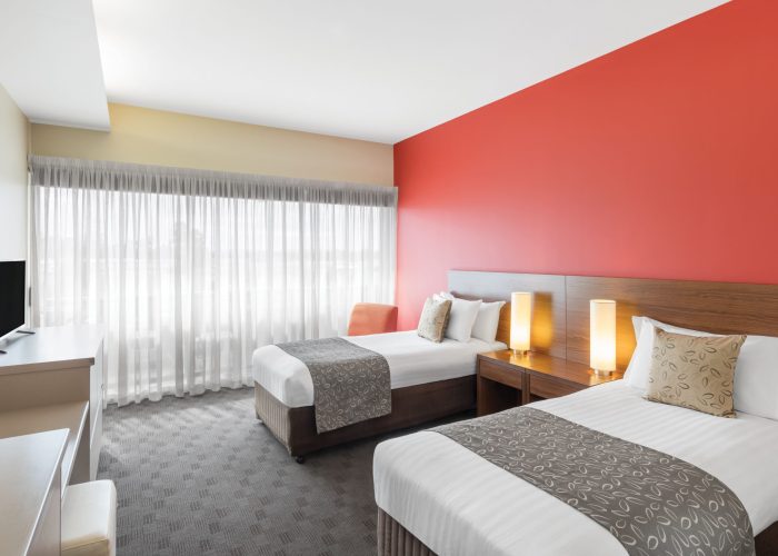 travelodge-hotel-hobart-airport-guest-room-bedroom-twin-02-2018