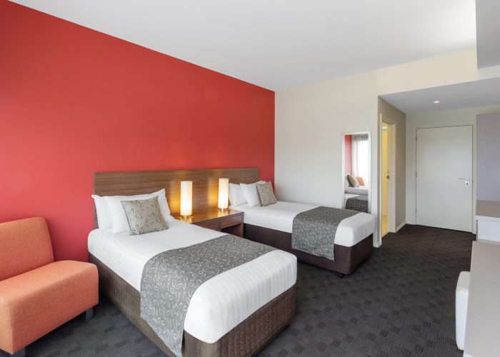 travelodge-hotel-hobart-airport-guest-room-bedroom-twin-03-2018